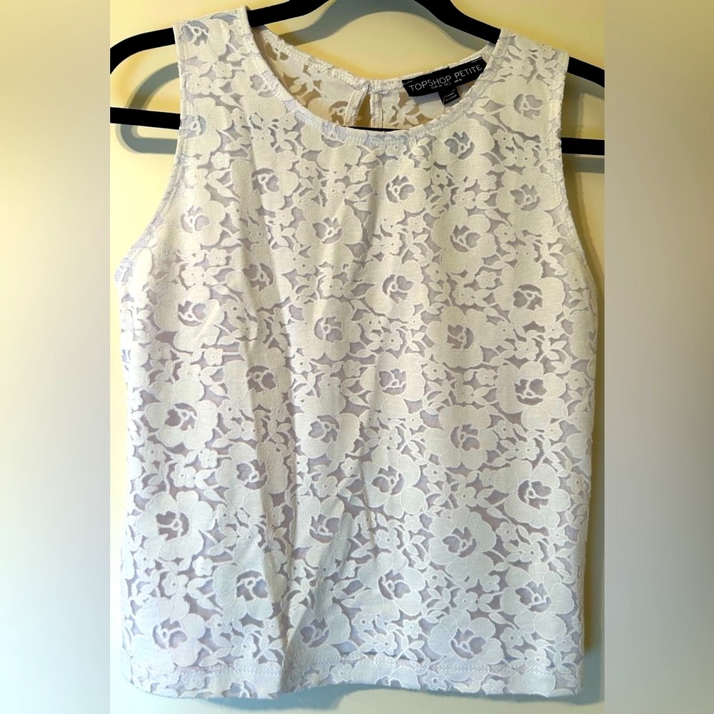 Topshop Petite White Floral Top, Size 2, NWT.